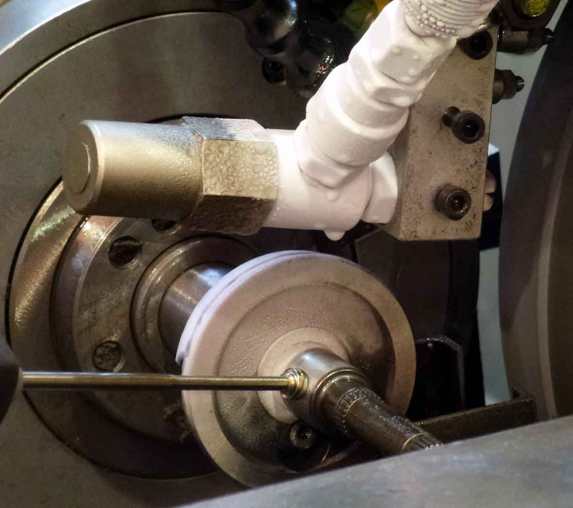 A grinding method based on using a minimal amount of lubrication.