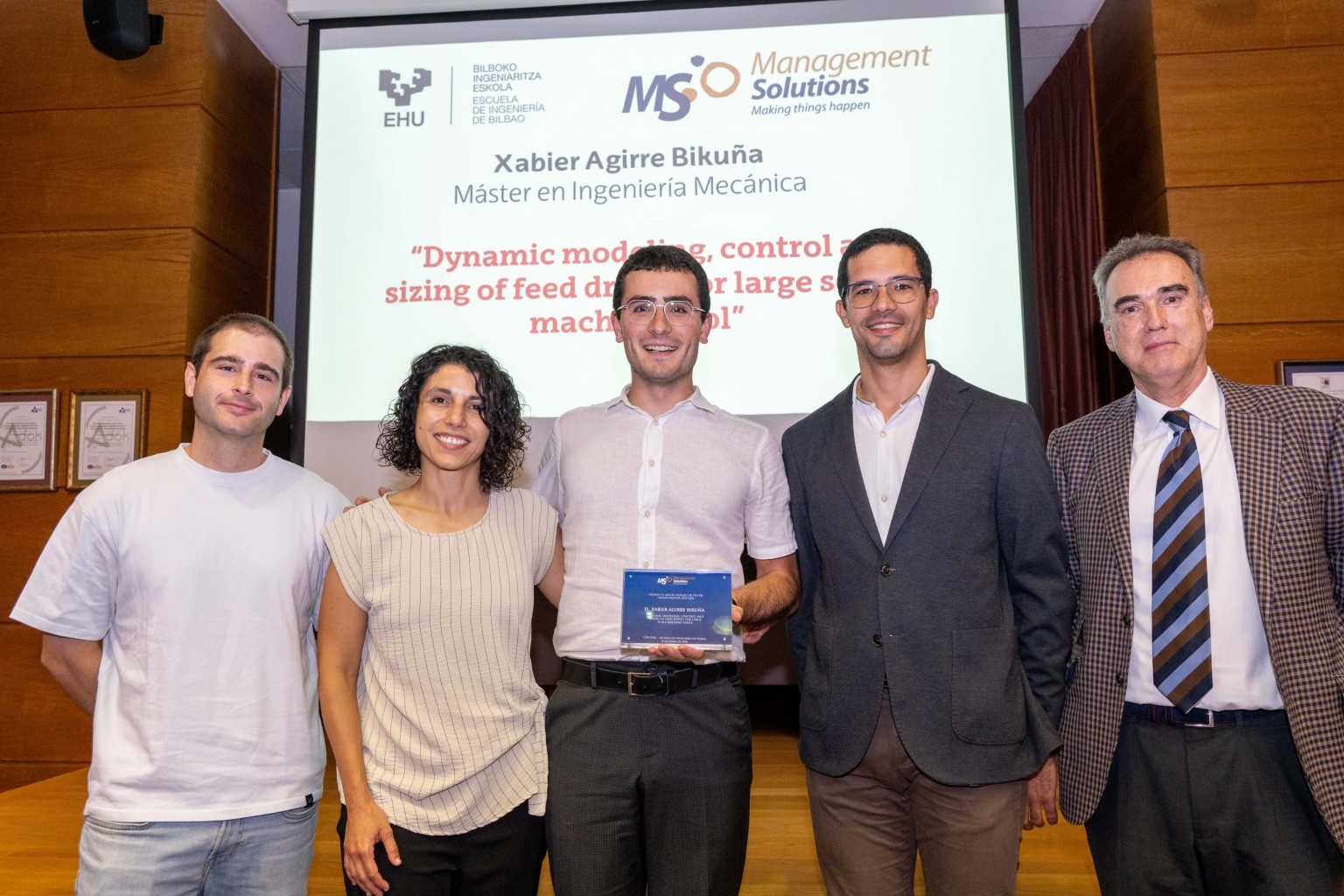 Xabi Agirre recibe el premio Management Solutions 2026 al mejor TFG/TFM en Transformación Digital